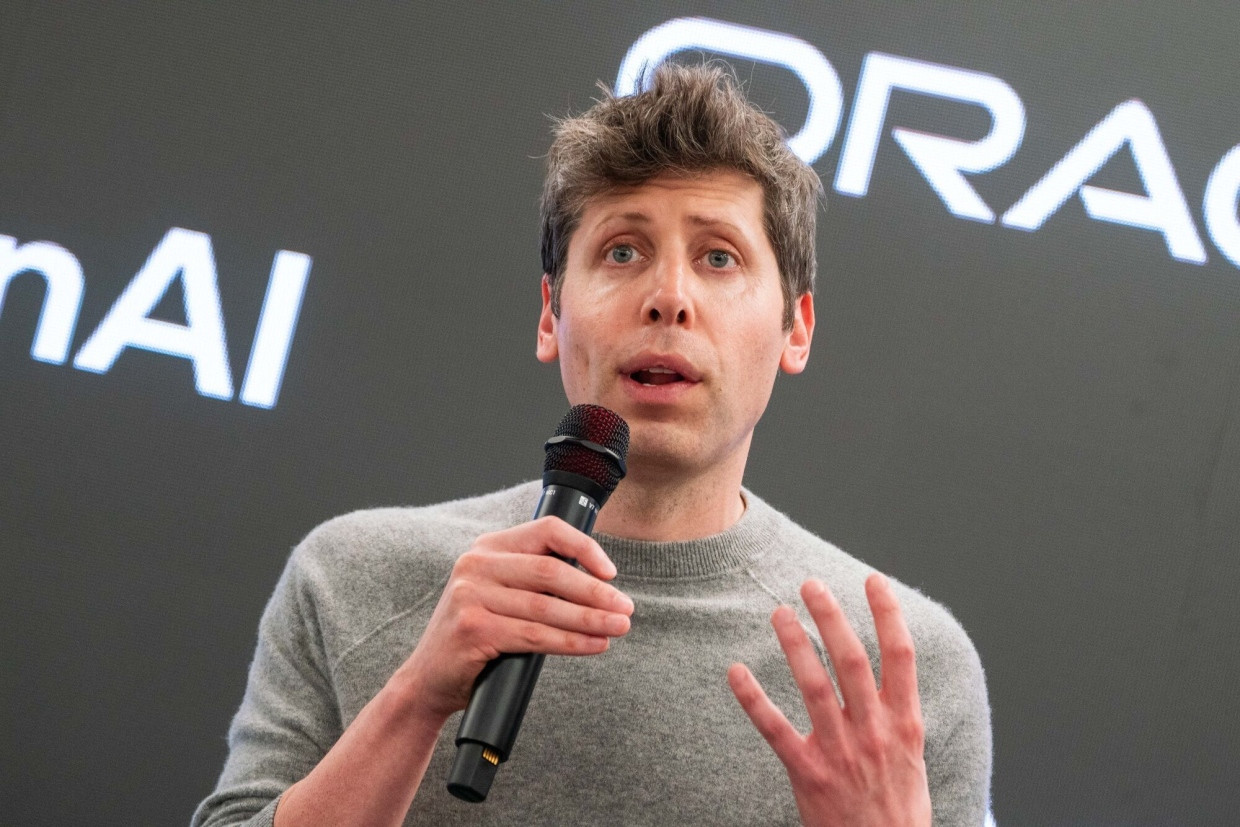OpenAI-Chef Sam Altmann will ChatGPT für erotische Inhalte öffnen und damit „Erwachsene wie Erwachsene“ behandeln.