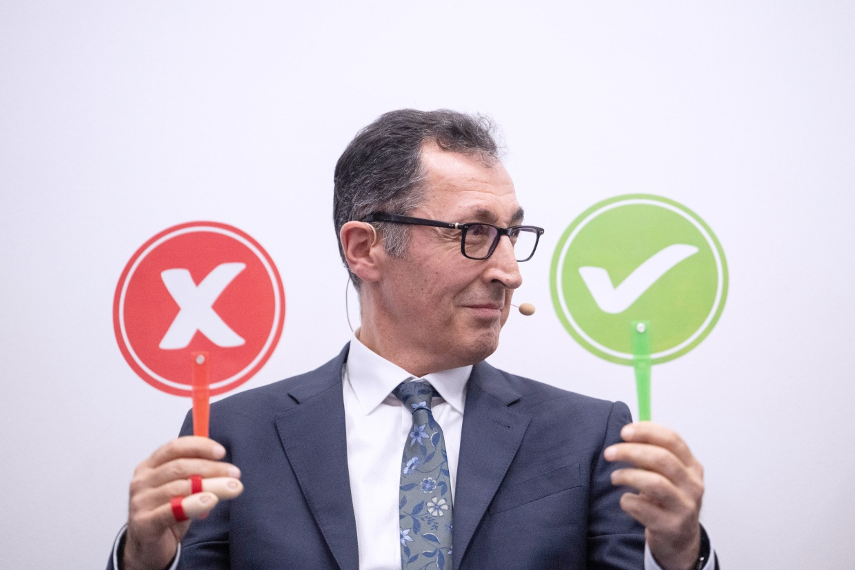 Der grüne Spitzenkandidat Özdemir bei einer Schnellfragerunde beim Baden-Württembergischen Industrie- und Handelskammertag