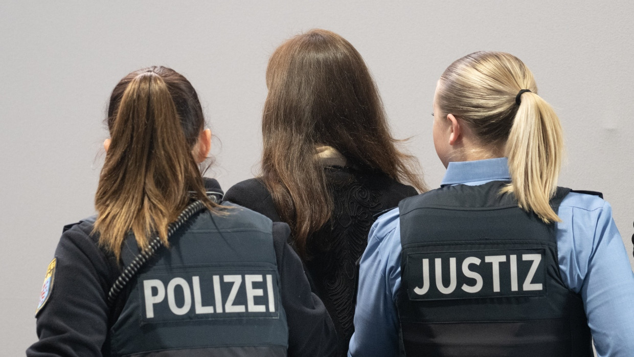 Reichsbürger Prozess Um Prinz Reuß: Schießübungen In Bayreuth – Das Ganze Ausmaß Der Verschwörung! - 2bynpwj