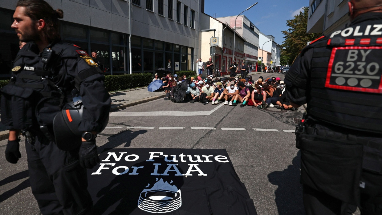 Iaa Gegner Blockieren A9 Bei München Protest Vor Allianz Arena Eskaliert - qfk80t5