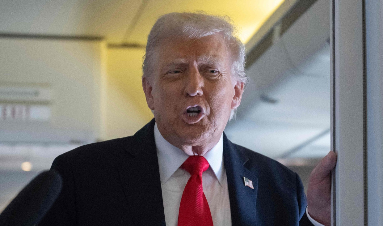 Für diesen Mann ist alles reine Verhandlungssache: Donald Trump in der Air Force One auf dem Weg nach Großbritannien