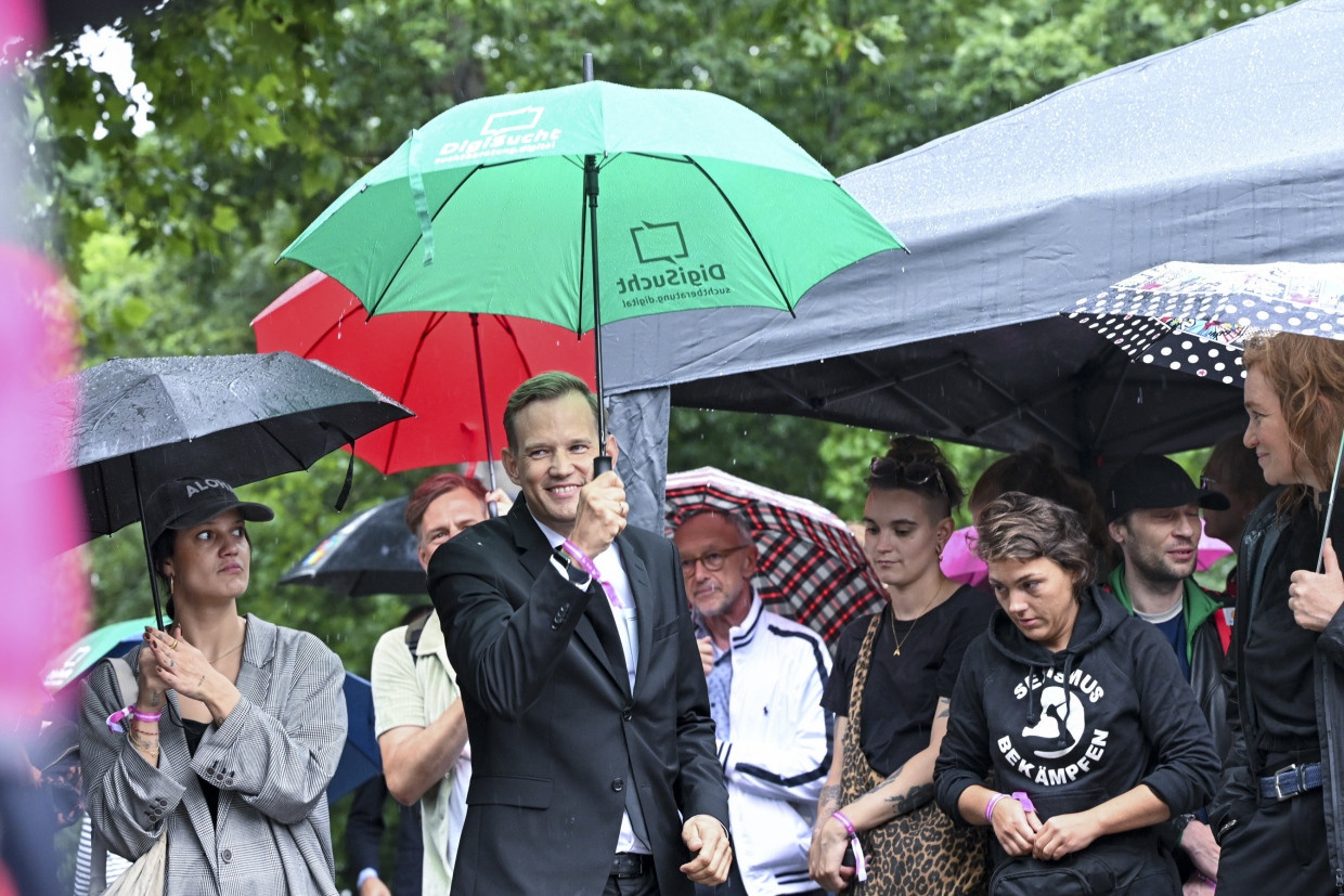 Viele Aufgaben: Hendrik Streeck, hier in seiner Funktion als Bundesdrogenbeauftragter beim Internationalen Gedenktag für verstorbene Drogennutzer im Juli am Berliner Oranienplatz