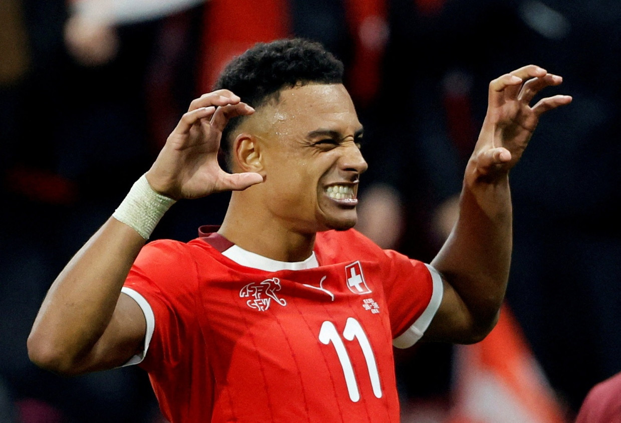 Der Schweizer Dan Ndoye jubelt.