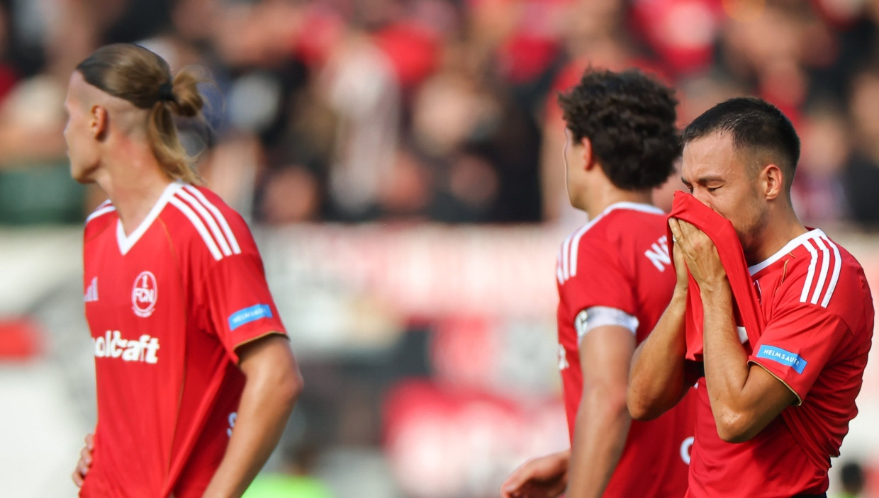 Überfordert: Nürnberger Spieler (v.l.) Julian Justvan, Fabio Gruber und Artem Stepanov