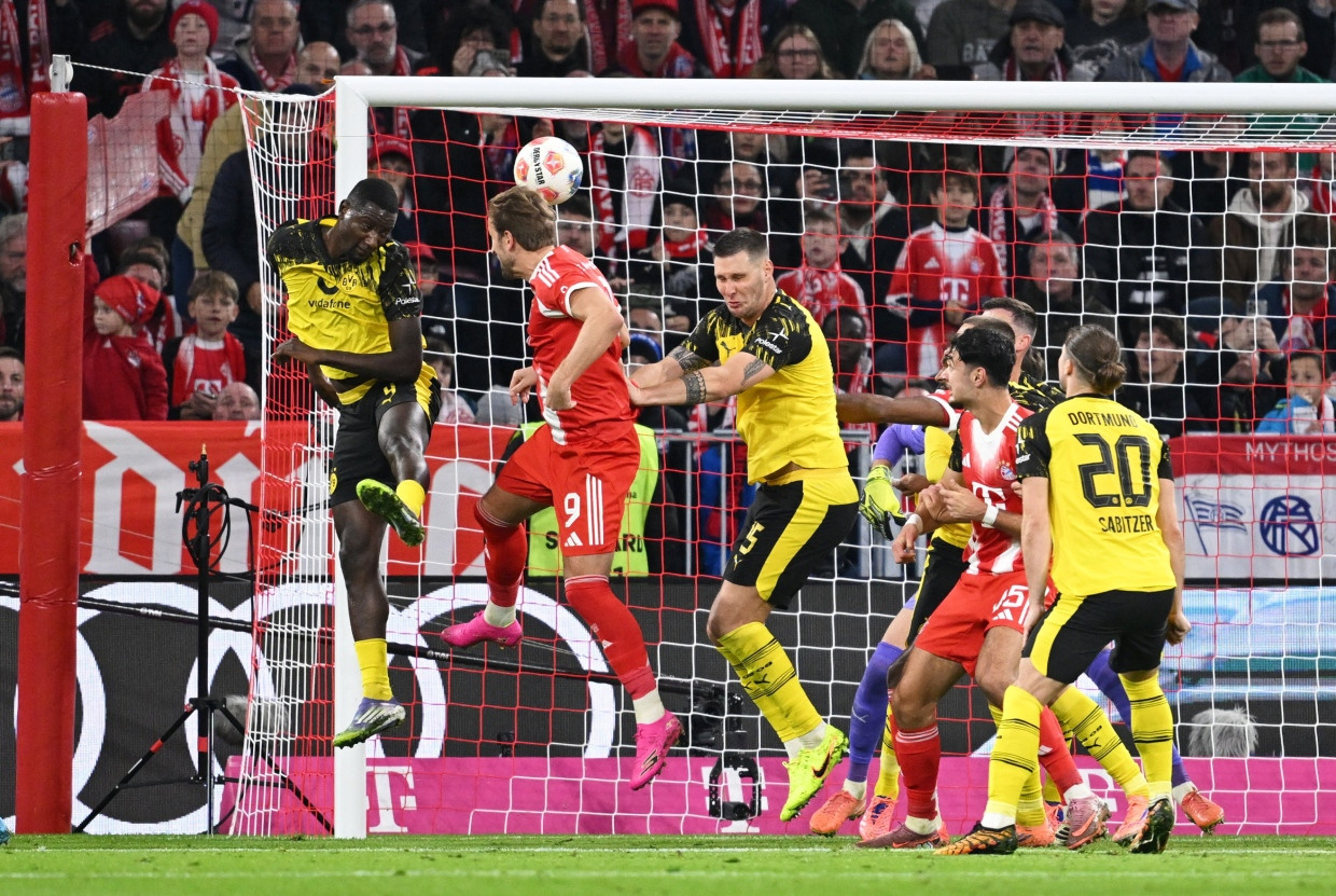 Bayrisch-britischer Standard: Ecke Kimmich, Kopfball Kane, Tor