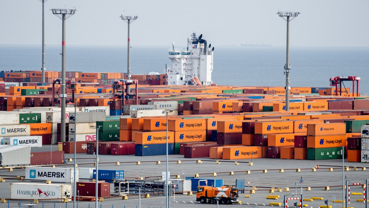 Containerwirtschaft: Donald Trumps Zollpolitik setzt die deutsche Exportbranche unter Druck.