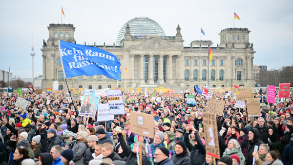 Nach der Migrationsdebatte im Bundestag kamen die Demos, hier Anfang Februar in Berlin.