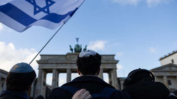 Jüdisches Leben: Eine Kundgebung des Europäischen Jüdischen Jugendkongresses im Dezember 2024 vor dem Brandenburger Tor